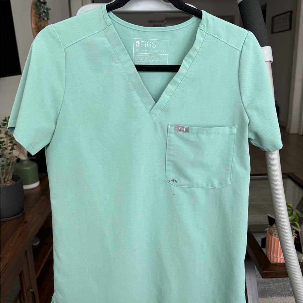Figs Women's Jade Catarina- One-Pocket Scrub XS Top